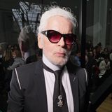 Karl der Große ist jetzt Karl der Bärtige! Star-Designer Karl Lagerfeld sorgt mit seiner Typveränderung bei der Dior-Show für eine echte Überraschung.