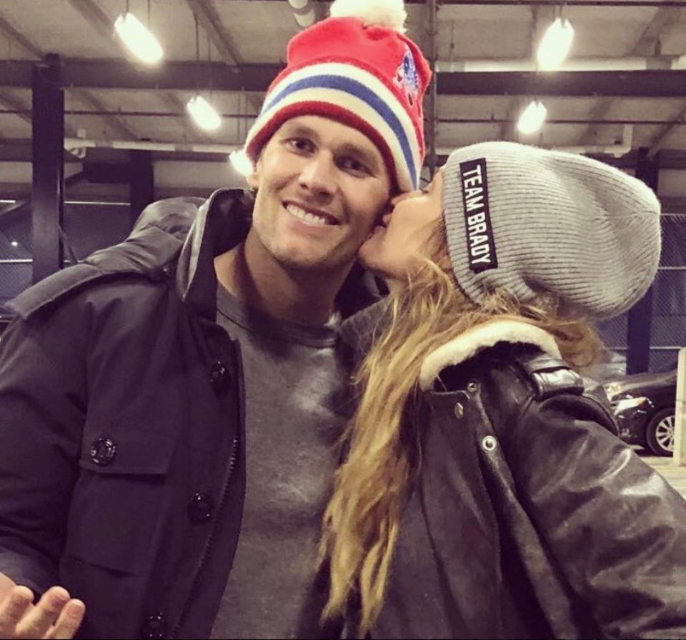 22. Januar 2018 Topmodel Gisele Bündchen gratuliert ihrem Ehemann Tom Brady zu einem gewonnenen Football-Spiel mit einem Küsschen. 22. Januar 2018 Topmodel Gisele Bündchen gratuliert ihrem Ehemann Tom Brady zu einem gewonnenen Football-Spiel mit einem Küsschen.
