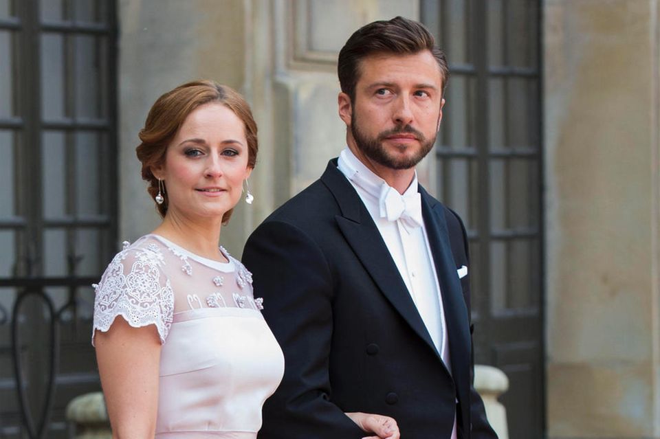 Lina Hellqvist und Jonas Frejd bei der kirchlichen Hochzeit von Prinz Carl Philip und Prinzessin Sofia.