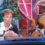 Hätten Se die Dschungel-Moderatorin auf den ersten Blick erkannt? Sonja Zietlows erster Auftritt als Moderatorin war 1993 in der Kindersendung "Bim Bam Bino", an der Seite der Maus "Bino". Auf dieser Aufnahme macht es fast den Anschein, als habe Zietlow gerade eine Dschungelprüfung hinter sich gebracht ...