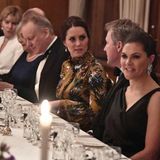 Schweden - Tag 1  Ein Blick an den abendlichen Dinnertisch in der Botschaft. Herzogin Catherine hat den britischen Botschafter als Tischherren, links neben ihr der Schauspieler Stellan Skarsgård.