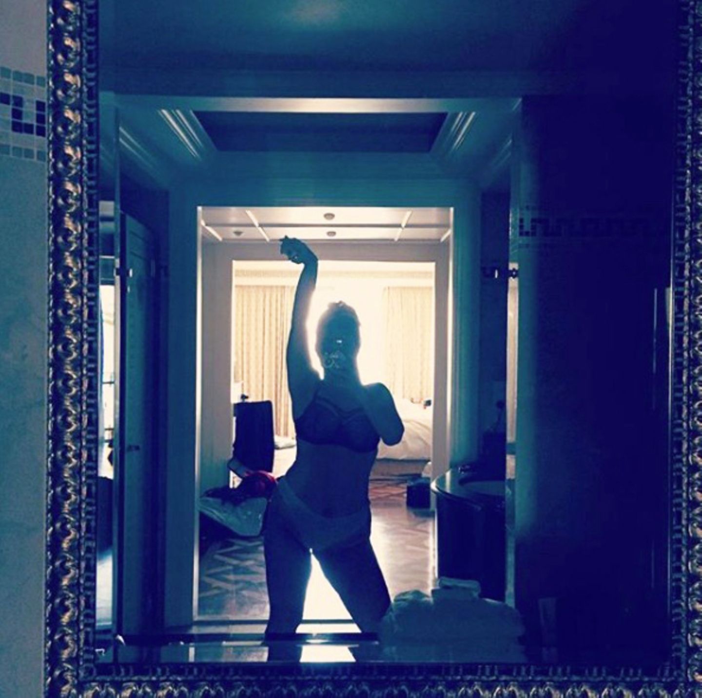 "Erst Reis und Bohnen... ganz viel lachen...und Bier!!!! Scherz!" schreibt Sandra Steffl zu diesem Instagram-Posting nach ihrem Auszug und präsentiert sichtlich stolz ihren neuen Körper.