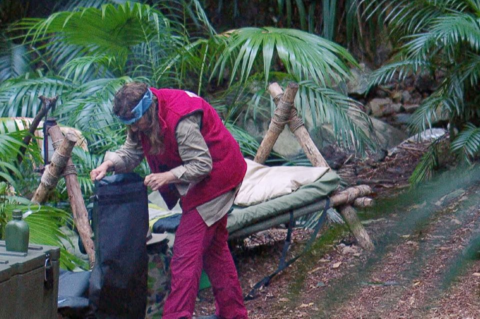 Tina York packte umsonst ihre Sachen. SIe bleibt im Dschungelcamp Tina York packte umsonst ihre Sachen. SIe bleibt im Dschungelcamp