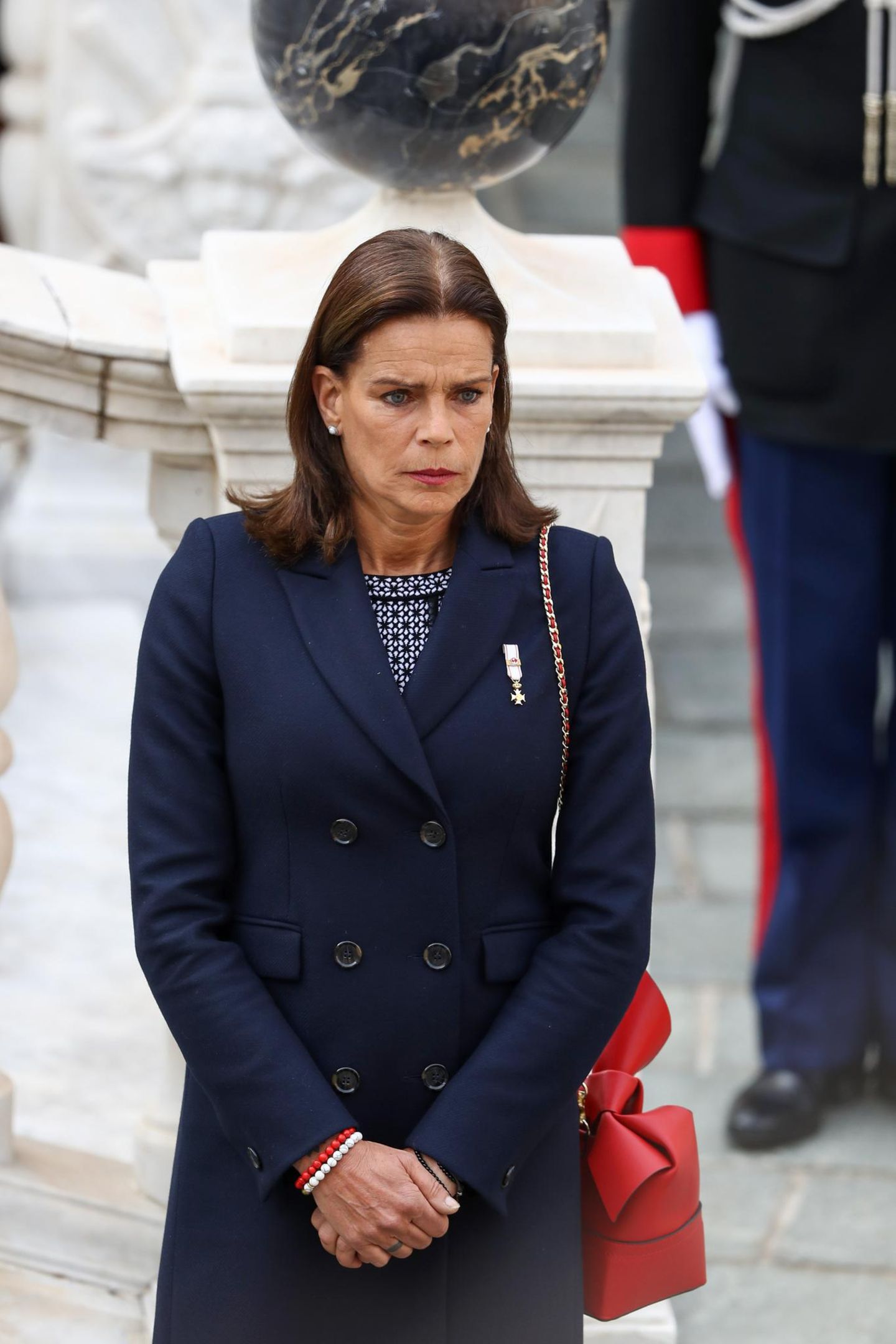 Zeremonie im Schlosshof, November 2017: Stéphanie von Monaco macht während des Nationalfeiertags in Monaco ein ernstes Gesicht.