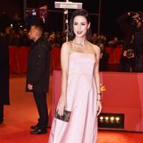 Diesen seidig schimmernden Traum in Rosa präsentierte Lena Meyer-Landrut bei der Premiere von "T2 Trainspotting" 2017 im Zoo-Palast.