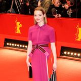 Als Pretty in Pink ist Karoline Herfurth bei der Berlinale-Premiere von "Hail, Caesar!" auf dem roten Teppich unterwegs. Das Kleid stammt aus dem Hause Fendi.