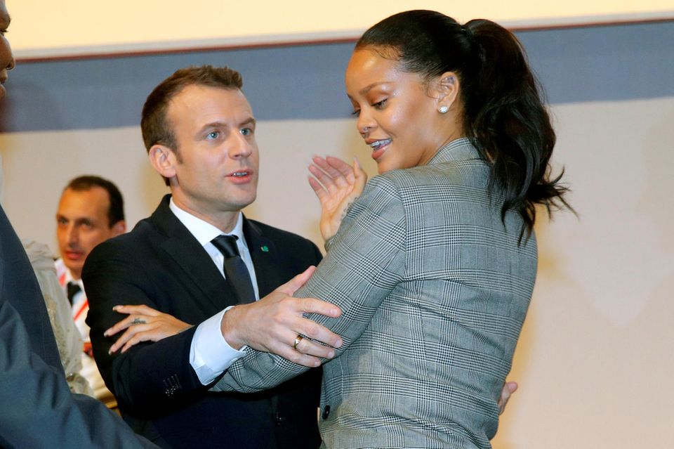 2. Februar 2018 Bei der "GPE Financing Conference, an Investment in the Future"-Veranstaltung in Dakar haben sich Emmanuel Macron und Rihanna eine weltweit bessere Bildung zum Thema gemacht. 2. Februar 2018 Bei der "GPE Financing Conference, an Investment in the Future"-Veranstaltung in Dakar haben sich Emmanuel Macron und Rihanna eine weltweit bessere Bildung zum Thema gemacht.