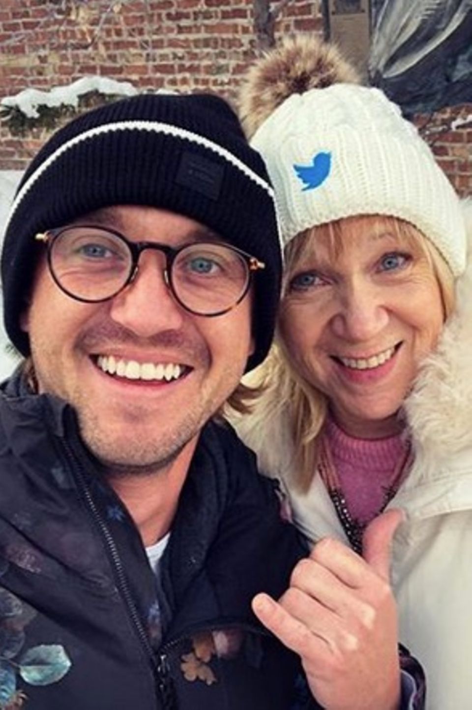 Tom Felton ist mit seiner Mutter Sharon Anstey zum Sundance Film Festival gereist. "Liebt eure Mütter" schreibt der smarte Schauspieler bei Instagram.  