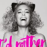 Pünktlich zum Start der New Yorker Fashion Week werden hunderttausende Pendlerinnen und Pendler an der Penn Station in Manhattan von einer hüllenlosen Gillian Anderson (Akte X) auf einem riesigen Plakat begrüßt. Der Slogan: Lieber nackt als im Pelz.
