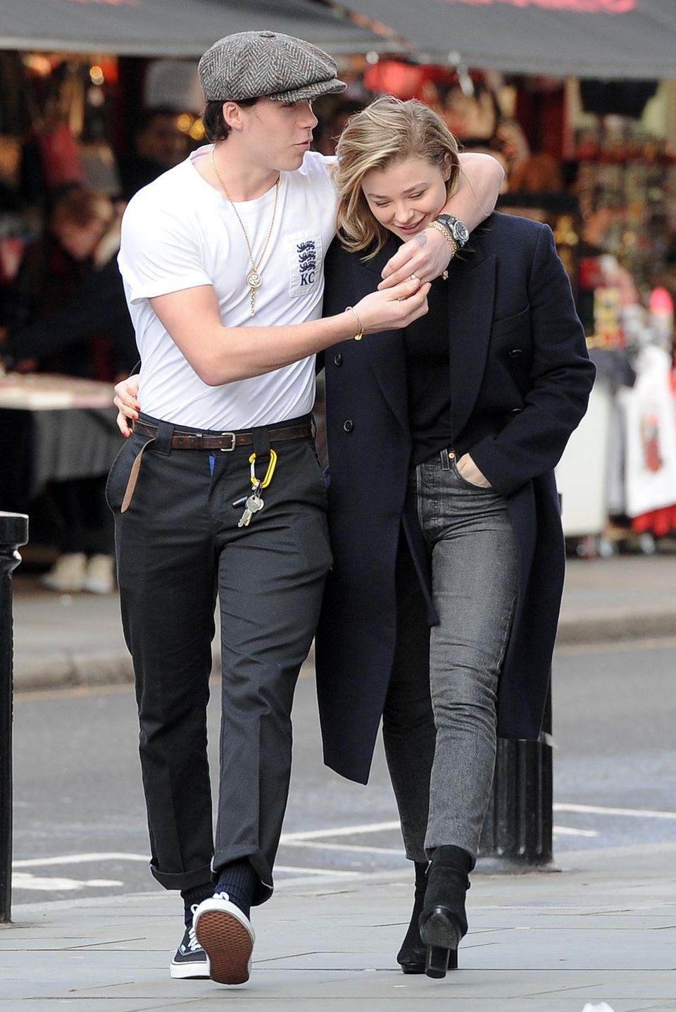 Verliebte sehen nicht immer auch gleichzeitig so lässig aus wie Brooklyn Beckham und Chloë Moretz bei ihrem Lunch-Date in Notting Hill. 