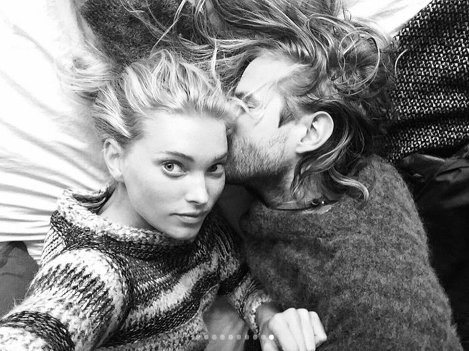 "Ich liebe dich! PS: Kann ich dich für immer behalten?", schreibt Supermodel Elsa Hosk liebevoll an ihren Freund Tom Daly. "Ich liebe dich! PS: Kann ich dich für immer behalten?", schreibt Supermodel Elsa Hosk liebevoll an ihren Freund Tom Daly.