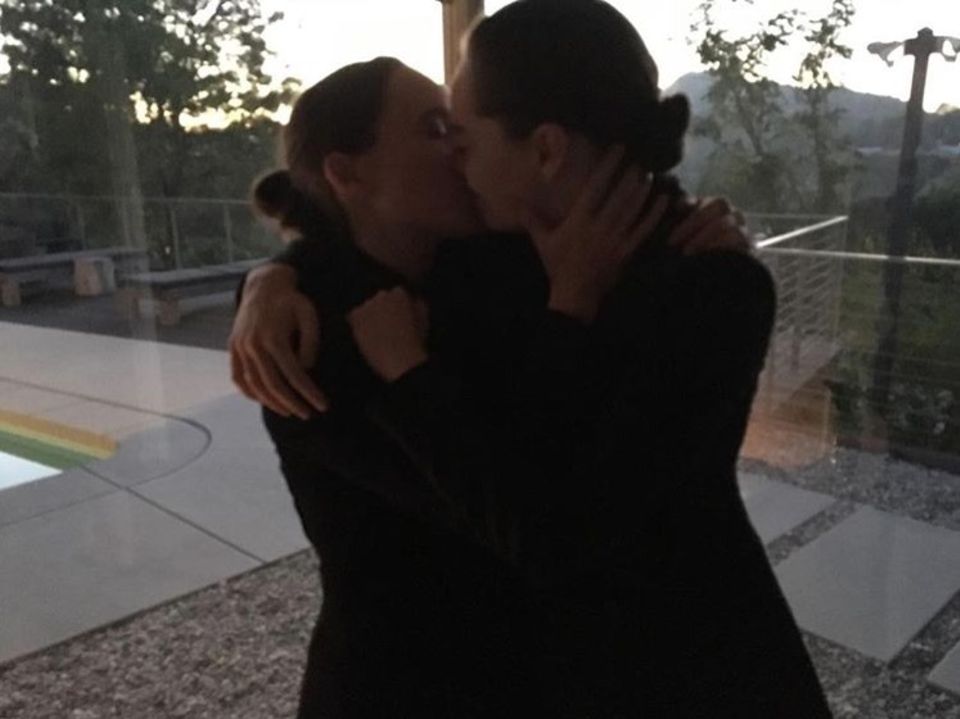Für Schauspielerin Ellen Page bedeutet Valentinstag: Wild knutschen mit Ehefrau Emma Porter.