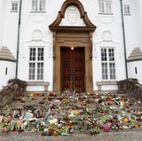 15. Februar 2018   Ein Blumenmeer ziert die Stufen vor dem Eingang Schloss Marselisborgs.