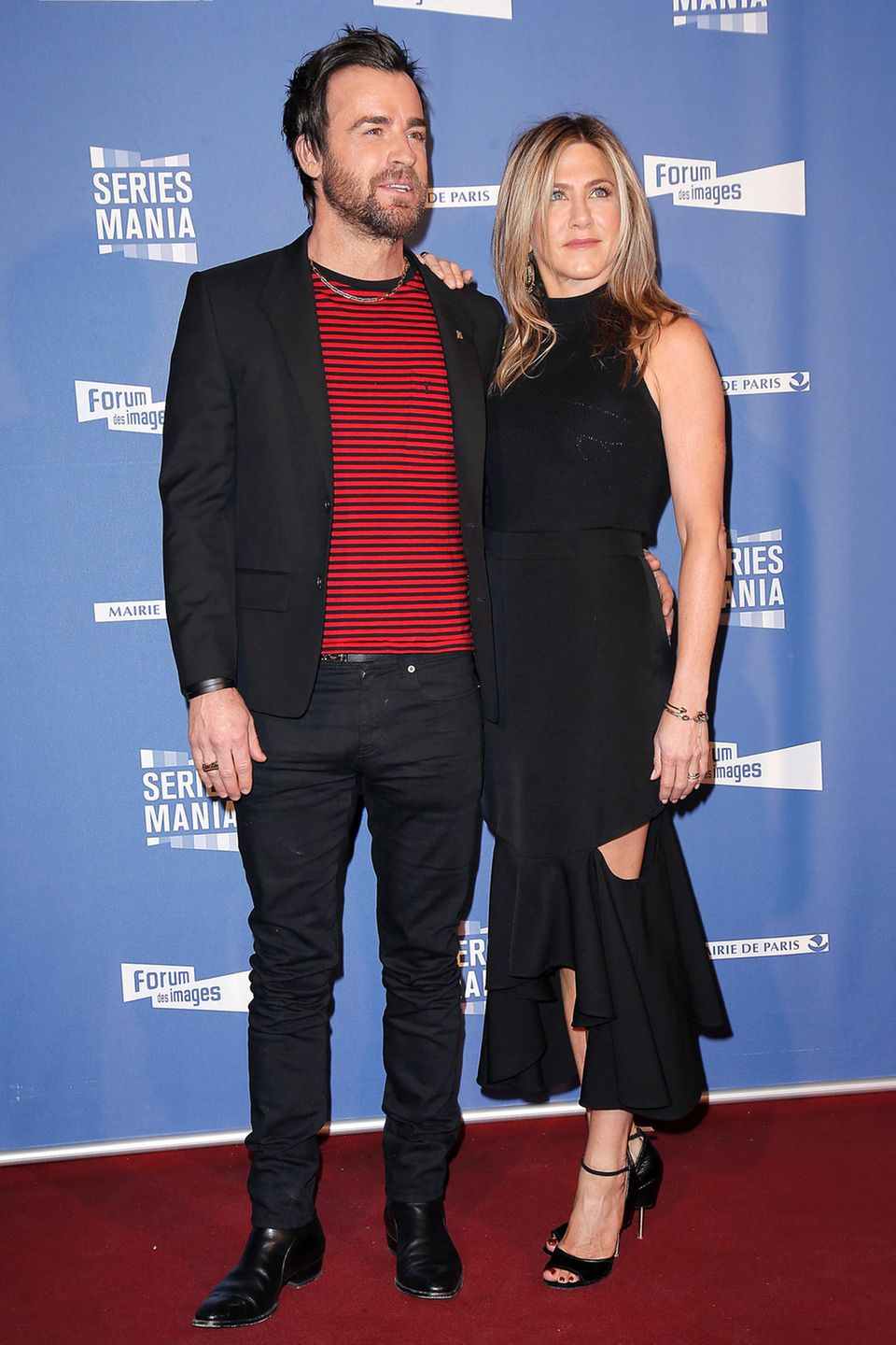 Zum letzten Mal betreten Jennifer Aniston und Justin Theroux im April 2017 den roten Teppich gemeinsam. Beim Photocall von "Series Mania" gibt Justin einen lässigen Anblick ab, während sich Jennifer im eleganten Look präsentiert.