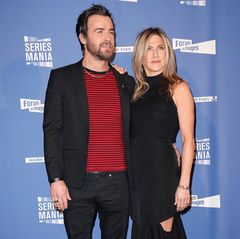 Zum letzten Mal betreten Jennifer Aniston und Justin Theroux im April 2017 den roten Teppich gemeinsam. Beim Photocall von "Series Mania" gibt Justin einen lässigen Anblick ab, während sich Jennifer im eleganten Look präsentiert.
