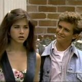 Charlie Schlatter   Jennifer Aniston und Schlatter lernten sich am Set der Sitcom "Ferris Bueller" kennen (1990 - 1991). Doch schon nach kurzer Romanze war Schluss.