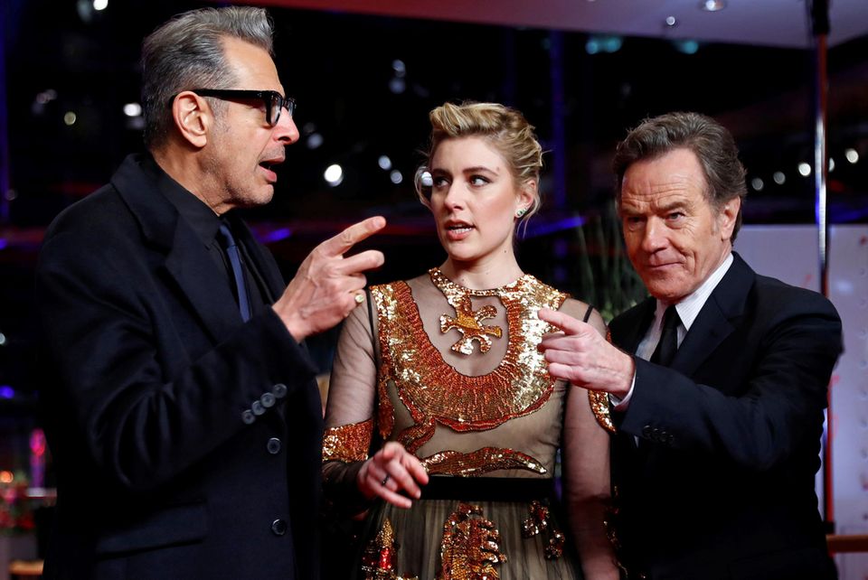 Wo soll's hingehen? Jeff Goldblum, Greta Gerwig und Bryan Cranston scheinen sich da nicht ganz einig zu sein. Wo soll's hingehen? Jeff Goldblum, Greta Gerwig und Bryan Cranston scheinen sich da nicht ganz einig zu sein.