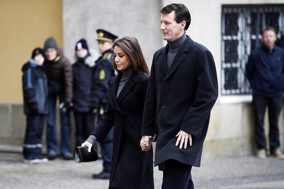 17. Februar  Natürlich nehmen auch Prinz Joachim und seine Frau Prinzessin Mary am "Castrum doloris" teil. Nur die Enkelkinder müssen sich nach den emotionalen Strapazen der letzten Tage nun ausruhen. 