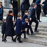 20. Februar  Prinzessin Mary und Prinz Frederik mit ihren vier Kindern auf dem Weg in die Kirche.