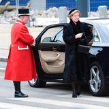 20. Februar  Königin Margrethes jüngere Schwester Anne-Marie, die ehemalige Königin von Griechenland, und ihr Ehemann König Konstantin gehören zu den engen Familienmitgliedern, die nach Christiansborg kommen.