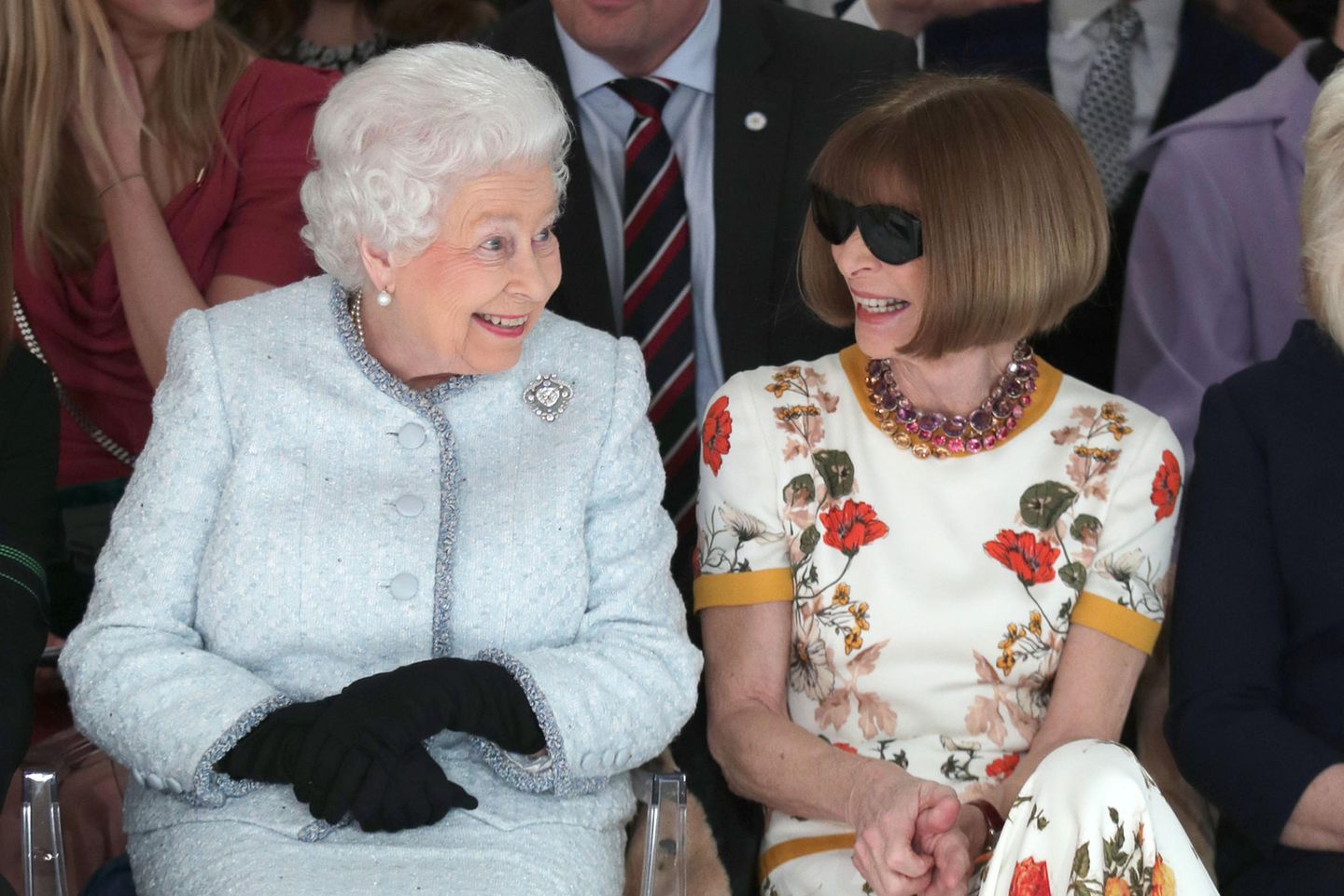 Amüsieren sich prächtig: Die Queen und Anna Wintour 
