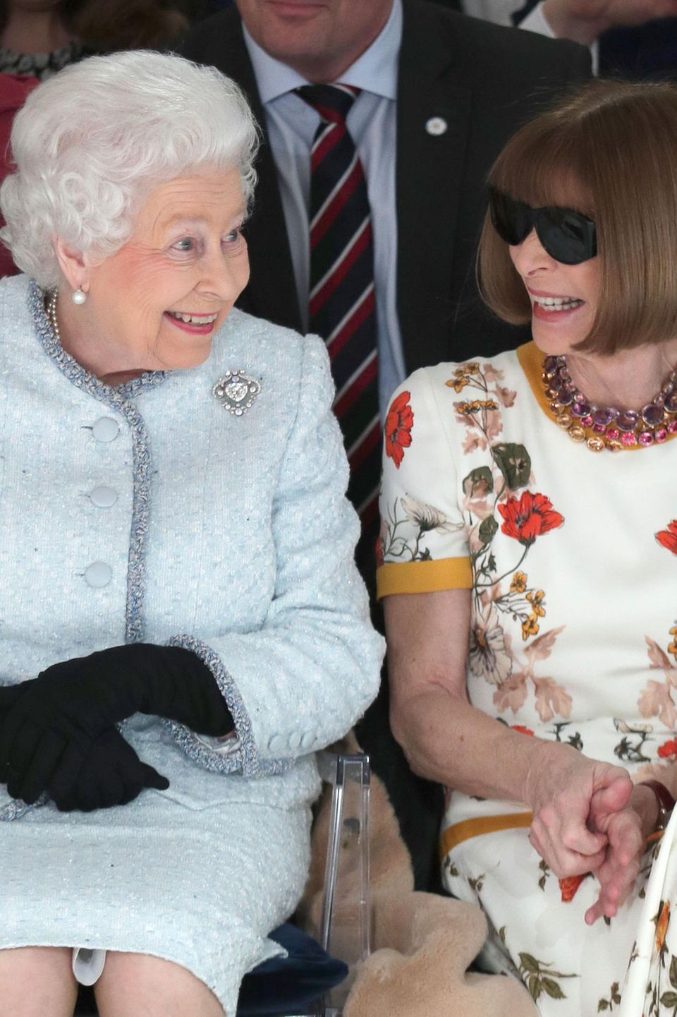 Amüsieren sich prächtig: Die Queen und Anna Wintour Amüsieren sich prächtig: Die Queen und Anna Wintour