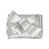 Take a Bow! Niedliche Clutch mit extravagantem Schleifendetail von Delpozo, über net-a-porter.com, ca. 900 Euro