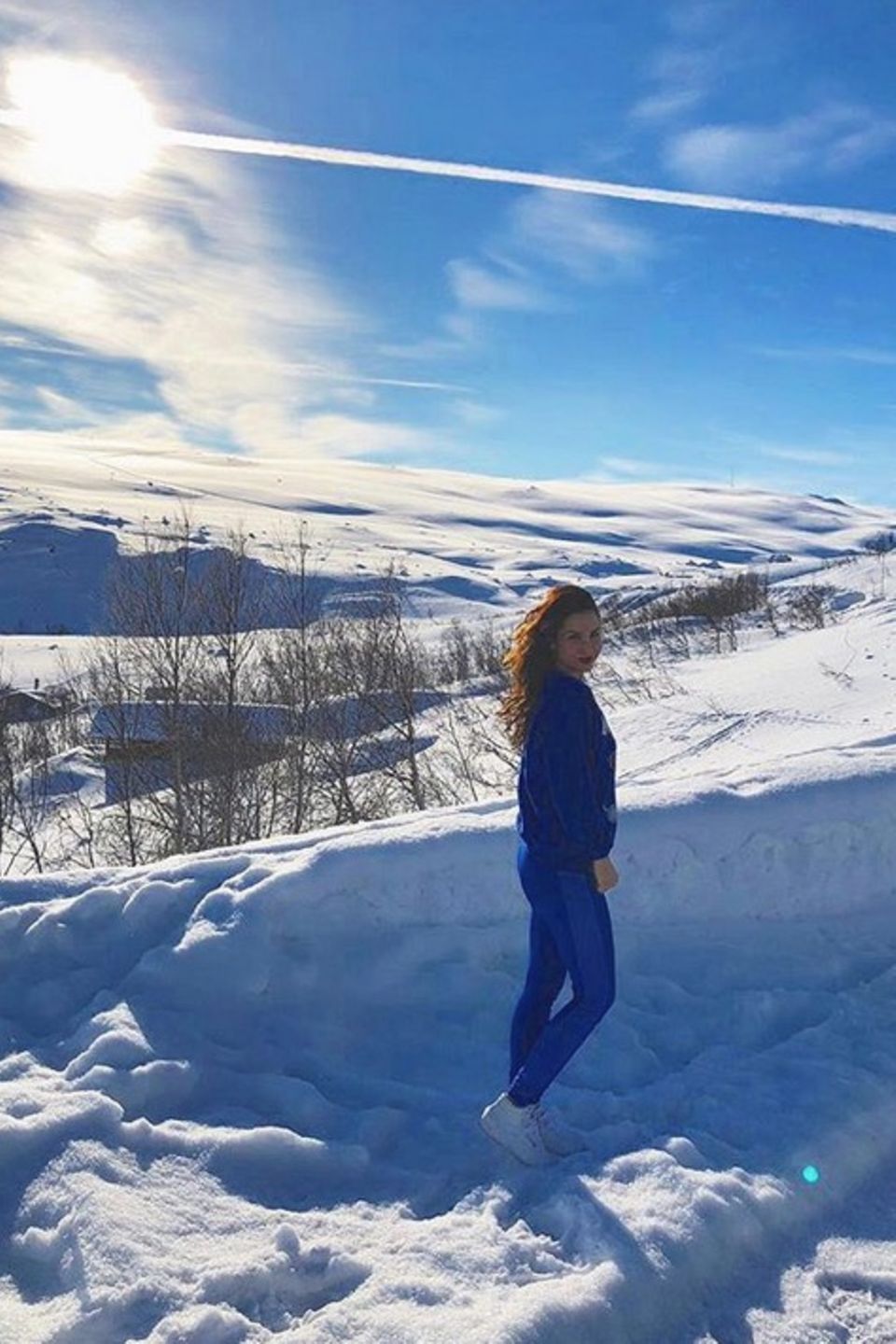 Die schwangere Sila Sahin nutzt die schöne Winterlandschaft in ihrer Neuheimat im norwegischen Bergen für ein hübschen Selfie für ihre Instagram-Fans. 