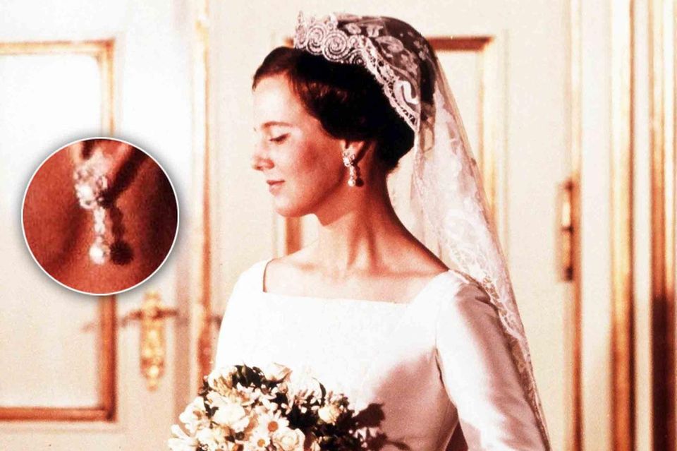 Königin Margrethe: Auf den offiziellen Hochzeitsporträts von 1967 trägt Prinzessin Margrethe die Ohrringe. Auf den offiziellen Hochzeitsporträts von 1967 trägt Prinzessin Margrethe die Ohrringe.