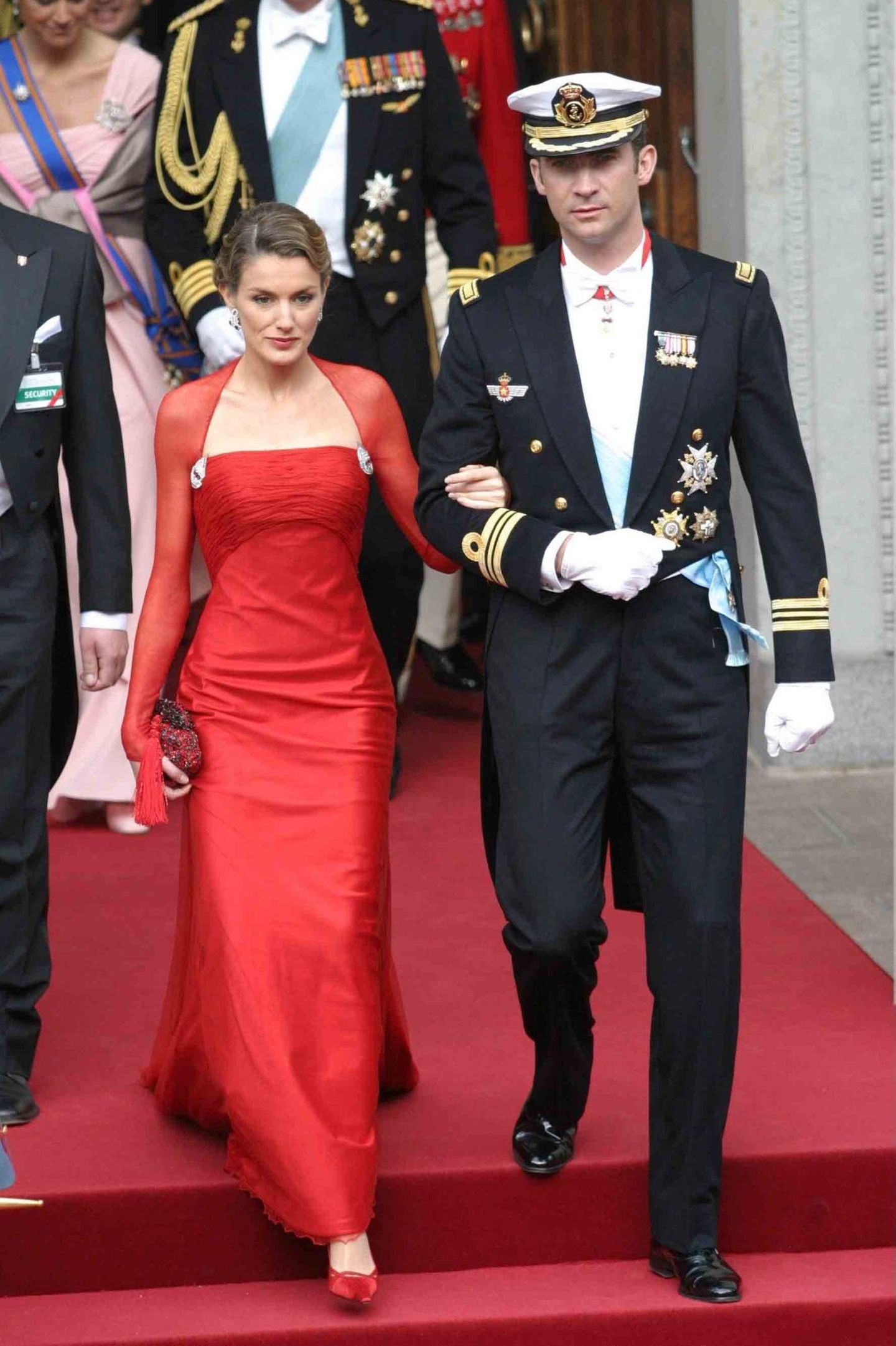 Am 14. Mai 2004 begleitet Letizia Ortiz Rocasolano ihren Verlobten, den spanischen Kronprinzen Felipe, zur Hochzeit von Prinz Frederik und Mary Donaldson nach Kopenhagen. Ein großer Auftritt für die Moderatorin, der aber noch ohne Diadem auskommen muss. Das gibt es erst zur Hochzeit.   