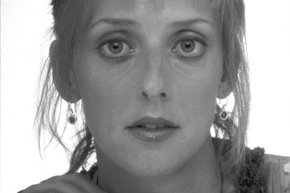 Emma Chambers: Bei den "British Comedy Awards" wird Emma Chambers in 1998 als Beste Schauspielerin ausgezeichnet. Danach folgt "Notting Hill" und kurz darauf fast schon wieder da Karriereende. Bei den "British Comedy Awards" wird Emma Chambers in 1998 als Beste Schauspielerin ausgezeichnet. Danach folgt "Notting Hill" und kurz darauf fast schon wieder da Karriereende.