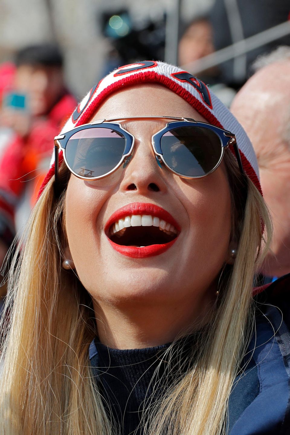 Eine stylische Sonnenbrille darf zu Ivankas sportlichem Winteroutfit natürlich nicht fehlen.