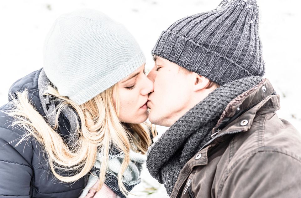 "Sturm der Liebe": In Folge 2900 geht Alicia (Larissa Marolt) mit Viktor (Sebastian Fischer) in ihren Träumen auf Tuchfühlung Auch in Folge 2900 kann Alicia (Larissa Marolt) Viktor (Sebastian Fischer) in ihren Träumen nicht vergessen