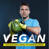 Topleistung dank Pflanzenpower. Andreas Luthe, der 30-jährige Torwart des FC Augsburg ist in der besten Form seines Lebens. Sein Erfolgsrezept: Er lebt seit vier Jahren vegan. Grund für den Kicker bei der aktuellen PETA-Kampagne mitzumachen. "Mein Körper ist mein Kapital, der Umstieg auf die vegane Ernährung war die beste Entscheidung meines Lebens", behauptet er stolz.     