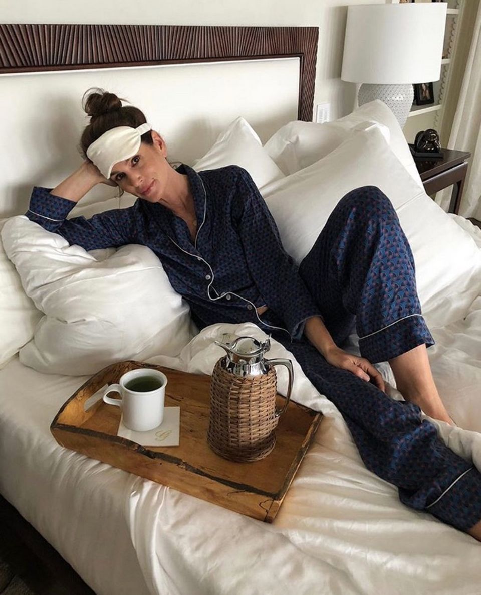 24. Februar 2018 Das Leben eines Topmodels möchte man haben. Cindy Crawford teilt ihre Wochenendpläne mit ihren Instagram-Fans. Das schöne Model möchte demnach offensichtlich im Bett bleiben und Tee trinken. Herrlich gemütlich. 