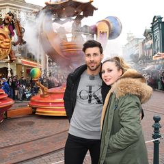 "Es gab einige Umwege in den letzten Jahren, das hat uns aber nie von unserem Ziel abgebracht", formuliert Leonard sein Glück auf Instagram. Und dieser Umweg führte sie direkt zu... Goofy und Daisy.