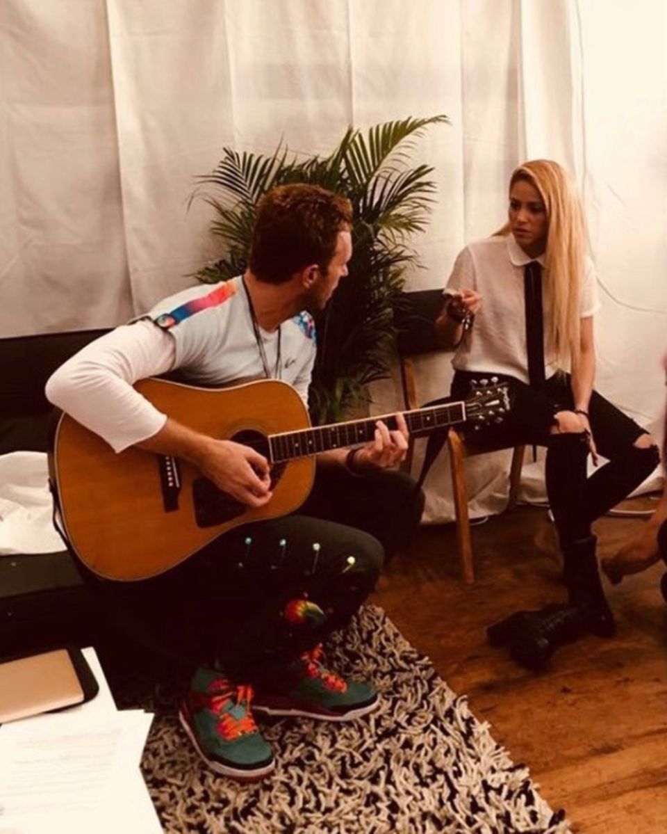 Popstar Shakira gratuliert mit ihrem Post Coldplay-Frontmann Chris Martin zum Geburtstag und dankt ihm dafür, dass er immer für sie da war, wenn sie ihn brauchte. Popstar Shakira gratuliert mit ihrem Post Coldplay-Frontmann Chris Martin zum Geburtstag und dankt ihm dafür, dass er immer für sie da war, wenn sie ihn brauchte.