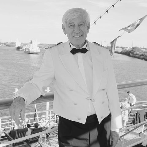 Siegfried Rauch, hier in seiner Paraderolle als "Kapitän Paulsen" auf dem ZDF-Traumschiff, ist mit 85 Jahren gestorben 