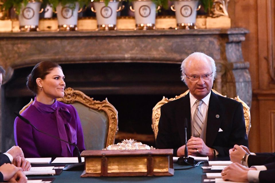 Prinzessin Victoria und König Carl Gustaf geben im Staatsrat den Namen bekannt
