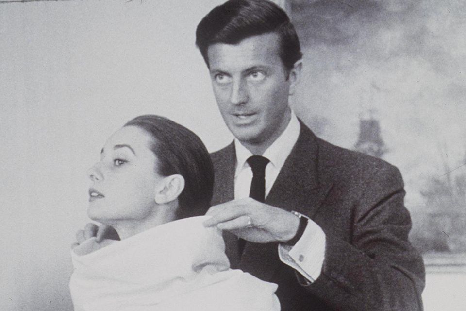 10. März 2017: Hubert de Givenchy (91 Jahre)  Zwei Tage nach seinem Tod gibt die Familie von Hubert de Givenchy sein Ableben bekannt. Der Modeschöpfer war vor allem als Designer von Audrey Hepburn bekannt und entwarf ihre Kleider für weltberühmte Filme wie "Frühstück bei Tiffany".