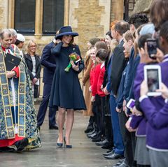 Ein fröhlicher Empfang: Herzogin Catherine freut sich über den großen Trubel vor dem Gottesdienst zum Commonwealth-Tag.