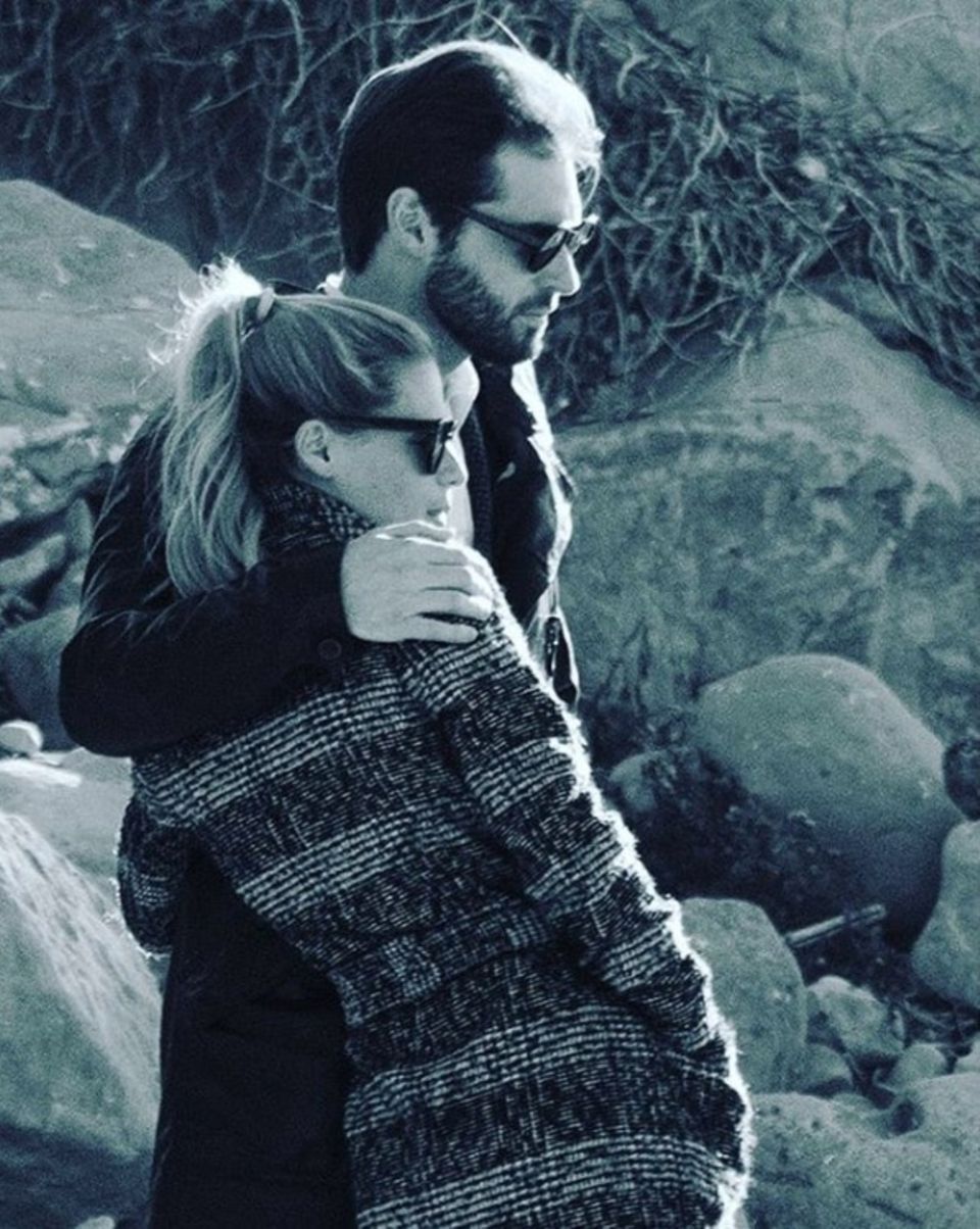 2. März 2018 Tomaso Trussardi hat mit Ehefrau Michelle Hunziker einen echten Fang gemacht: Da kann man es ihm nicht verdenken, dass er hin und wieder stolz Beweisfotos seiner Liebe zur schönen Blondine postet. 2. März 2018 Tomaso Trussardi hat mit Ehefrau Michelle Hunziker einen echten Fang gemacht: Da kann man es ihm nicht verdenken, dass er hin und wieder stolz Beweisfotos seiner Liebe zur schönen Blondine postet.