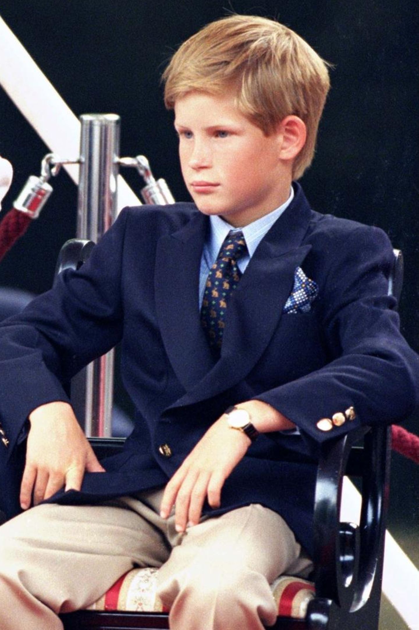 1995  Wow, hat der einen Sprung gemacht! Prinz Harry ist zwar noch kein Teenager, scheint aber deutlich gewachsen zu sein.