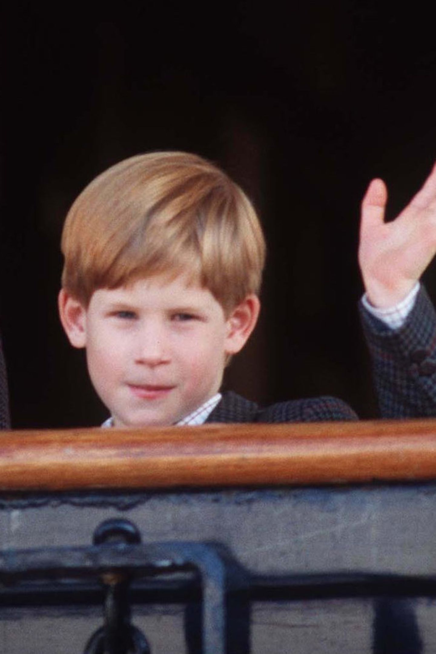 1991  Erst die Einschulung, dann die internationalen Reisen: Prinz Harry wirkt auf der Tour durch Kanada wesentlich reifer als noch vor wenigen Jahren.