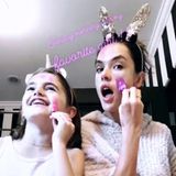 Nach ziemlich eindeutigen Trennungsgerüchten um Model Alessandra Ambrosio und Jamie Mazur, verbringt das Model ihren Sonntag mit ihrer Tochter. Die Beiden haben viel Spaß und gönnen sich eine pinke Gesichtsmaske ... 