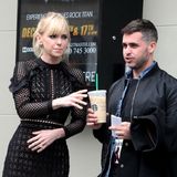 So ein Kaffee hält sich nicht von alleine: Schauspielerin Anna Faris kann sich auf ihren Helfer in der Not verlassen.