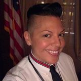 Wow, was für eine krasse Verwandlung! "Grey's Anatomy"-Star Sara Ramirez hat sich nach ihrem Ausstieg aus der amerikanischen Erfolgsserie einen neuen Look zugelegt. Sie trägt jetzt einen stylischen Undercut, den sie nach hinten zur Tolle geföhnt hat. 