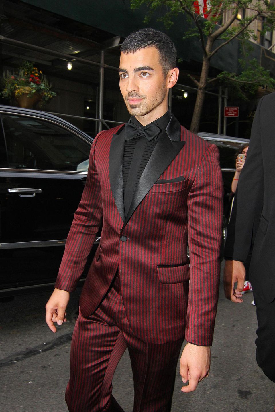 Joe Jonas: 20 Jahre alt Lange Zeit waren die "Jonas Brothers" als "Disney"-Stars mit Keuschheitsring bekannt. "Ich machte schon andere Sachen, aber so richtig sexuell aktiv war ich erst mit 20. Ich bin froh auf die richtige Person gewartet zu haben", schrieb der Sänger für "Vulture". Wer die Richtige war? Schauspielerin Ashley Greene! Joe Jonas: 20 Jahre alt Lange Zeit waren die "Jonas Brothers" als "Disney"-Stars mit Keuschheitsring bekannt. "Ich machte schon andere Sachen, aber so richtig sexuell aktiv war ich erst mit 20. Ich bin froh auf die richtige Person gewartet zu haben", schrieb der Sänger für "Vulture". Wer die Richtige war? Schauspielerin Ashley Greene!