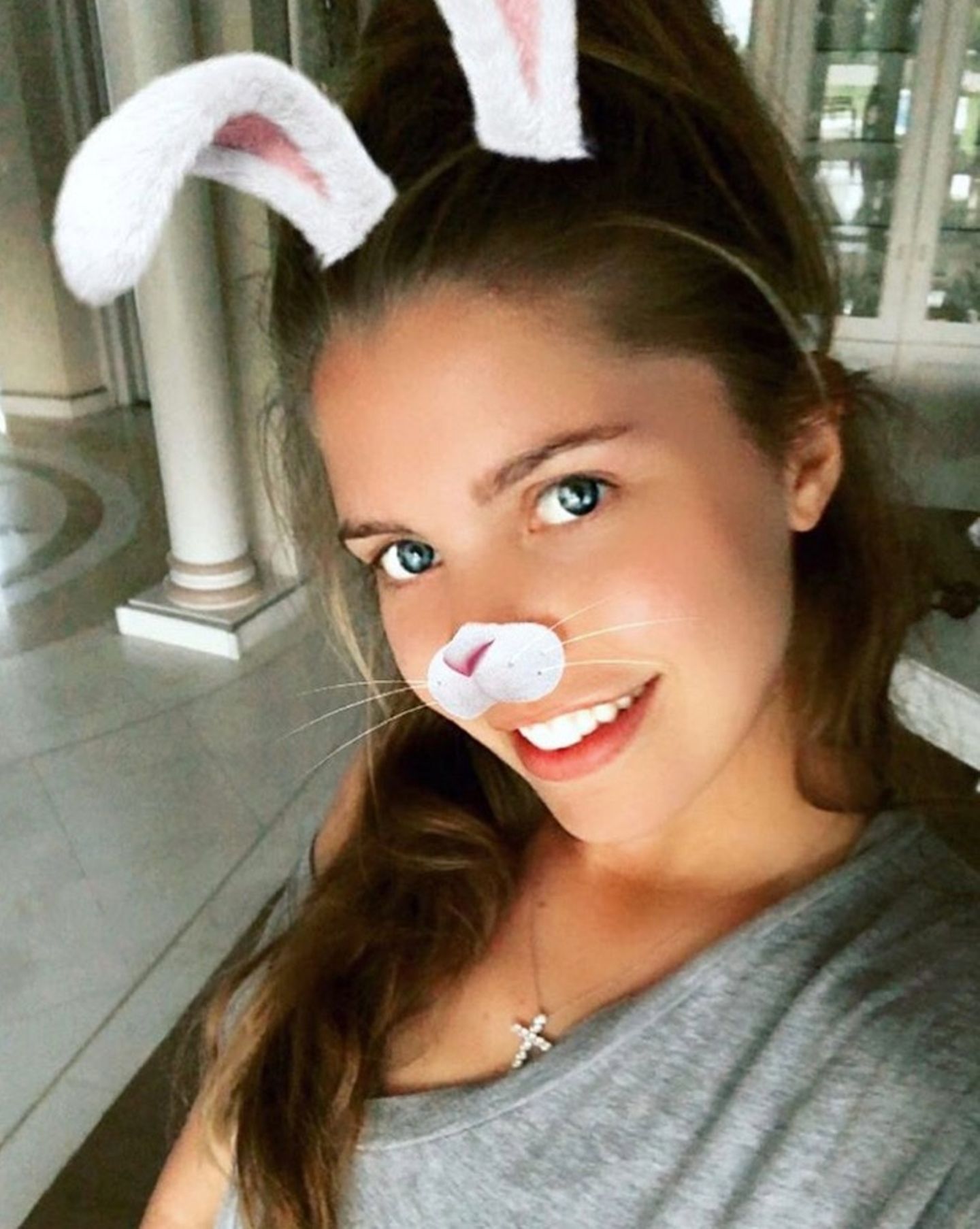 Victoria Swarovski wünscht ihren Fans mit lustigem Instagram-Filter schöne Ostertage. 