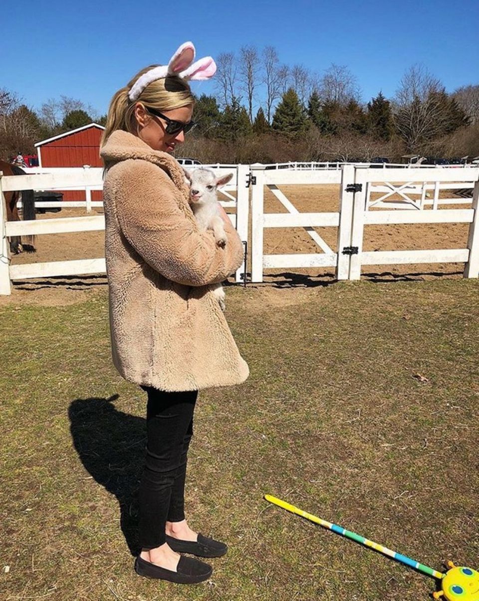 Nicky Hilton zieht es an den Ostertagen raus auf's Land in den Hamptons. Ein obligatorisches Osterbild für ihre Fans darf da natürlich nicht fehlen. 